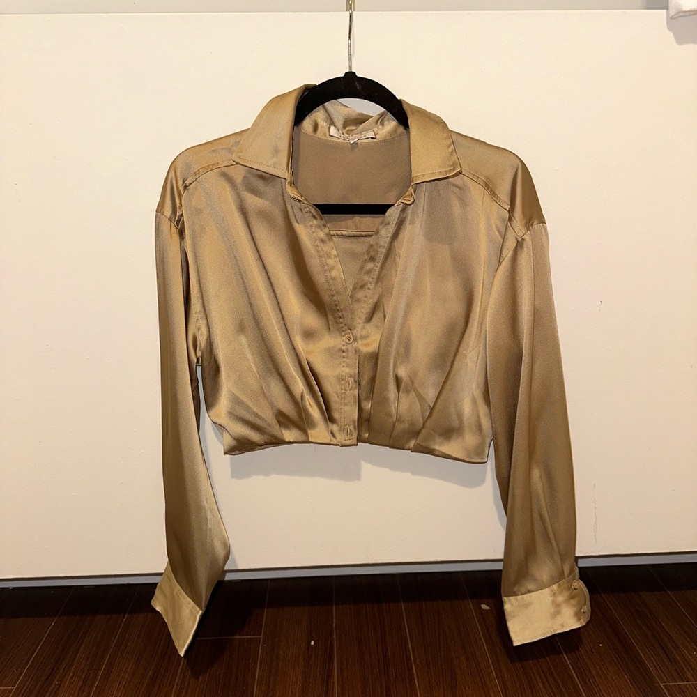 Gold/ tan Cropped button up top long sleeve